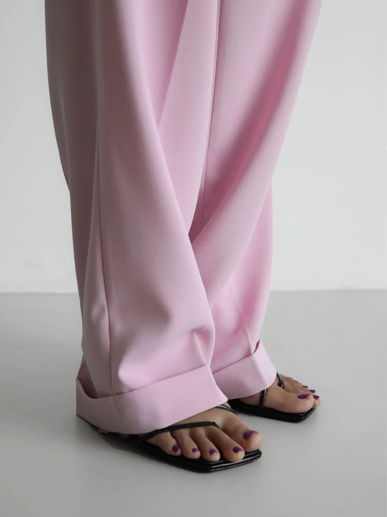 ONE PLEATED WIDE ROLLED UP TROUSERS